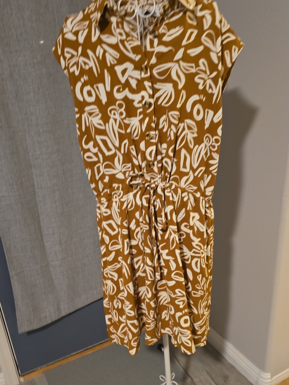 GILLI- SIZE L- NWT Abstract Print Collared Sleeveless Boho Caramel Summer Dress